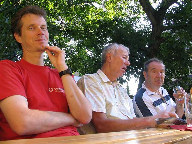Helmut, Horst und Horst am Tisch